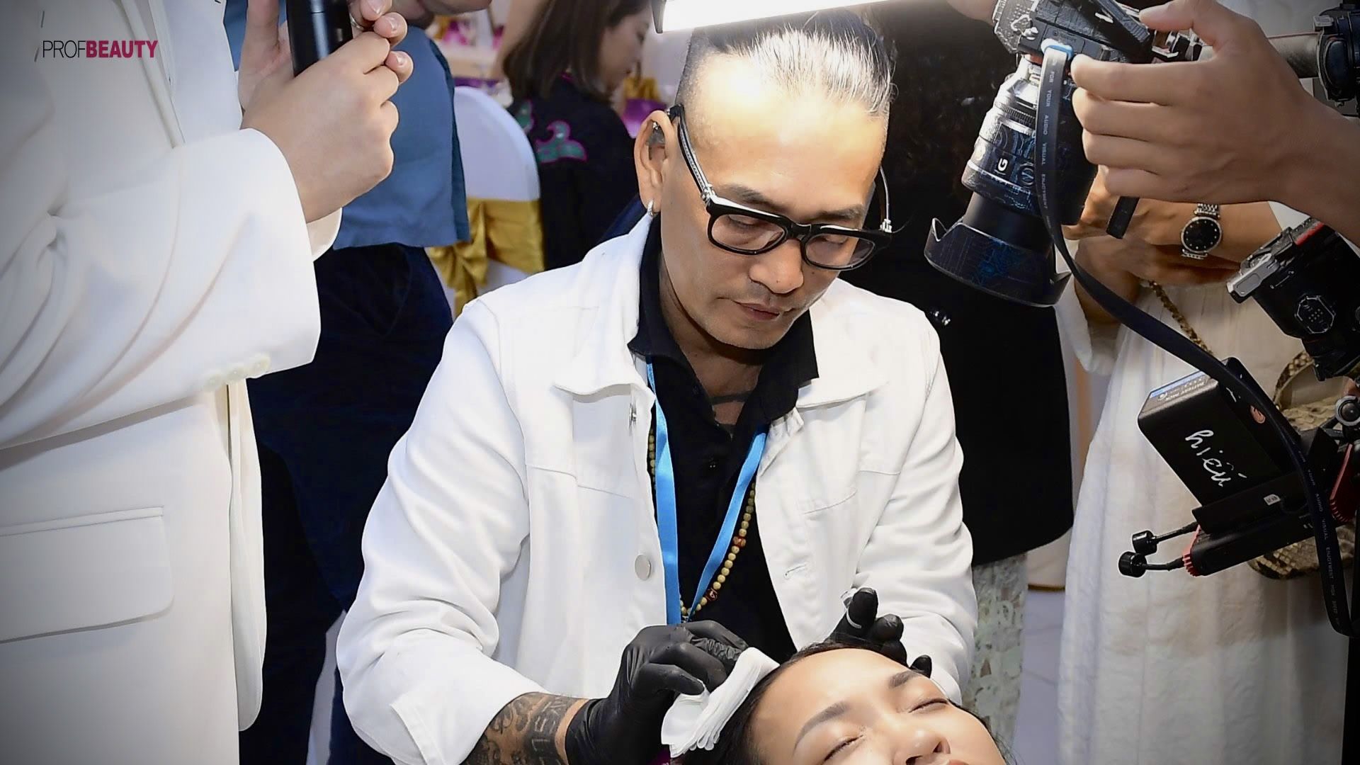 Master Anh Tú tại Royal PMU Show: Khẳng định kỹ thuật Scalp Micro phát triển trong ngành làm đẹp