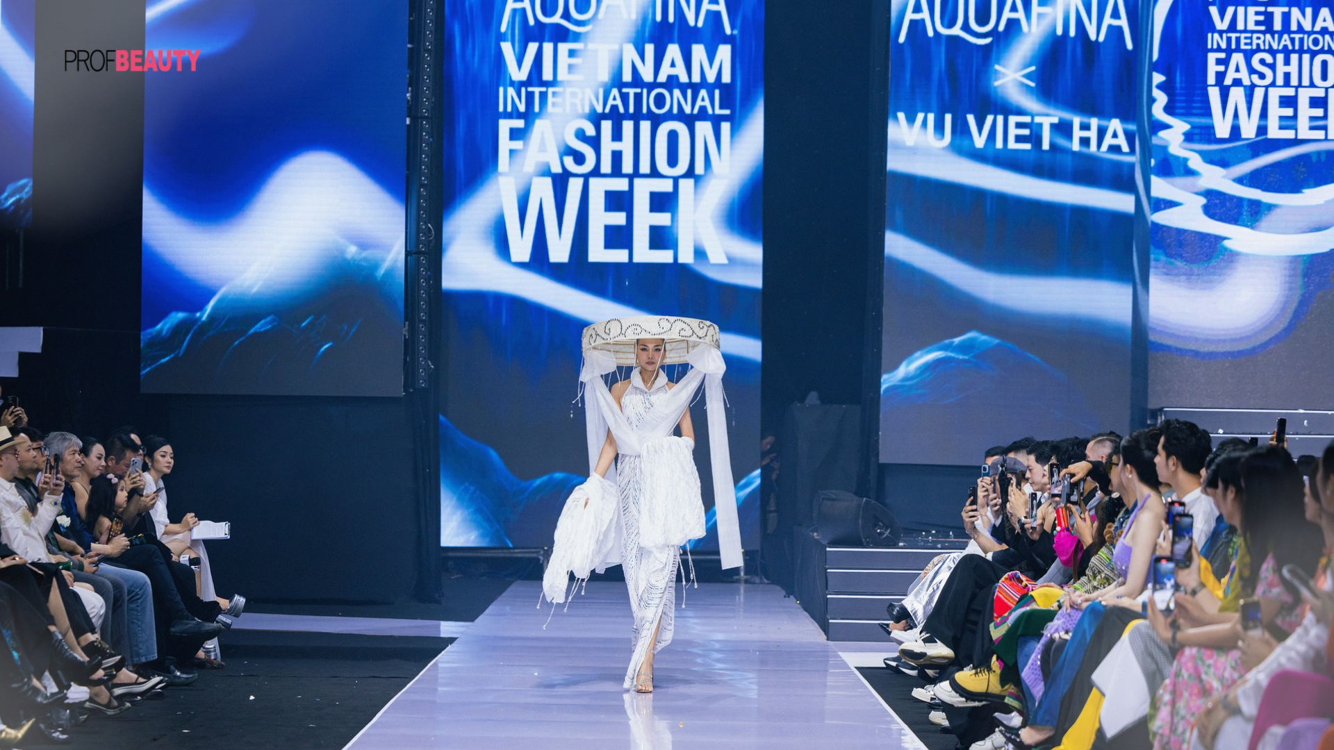 Hào hứng đêm khai mạc Tuần lễ Thời trang Quốc tế Việt Nam - Aquafina Vietnam Vietnam International Fashion Week Fall-Winter 2023