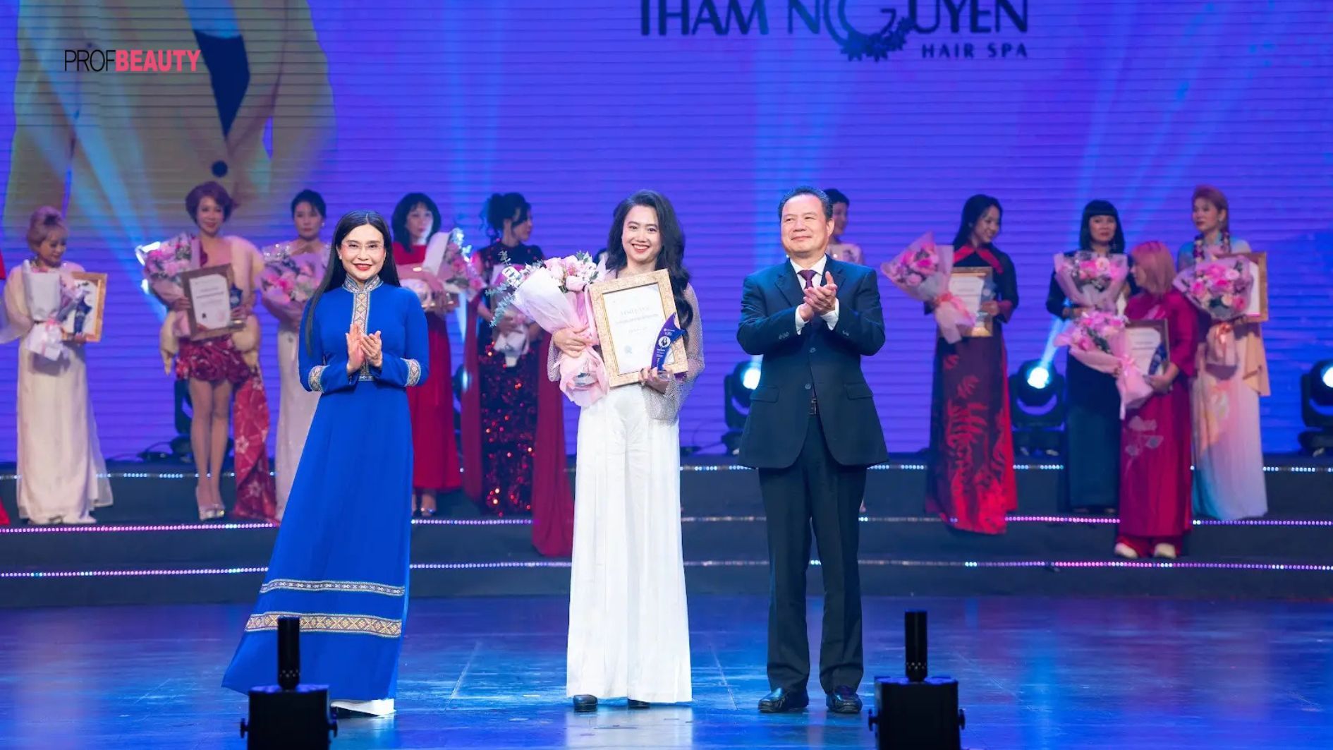 Chuyên gia Thắm Nguyễn tỏa sáng tại Gala tôn vinh ngành làm đẹp VNBA Beauty Awards 2025