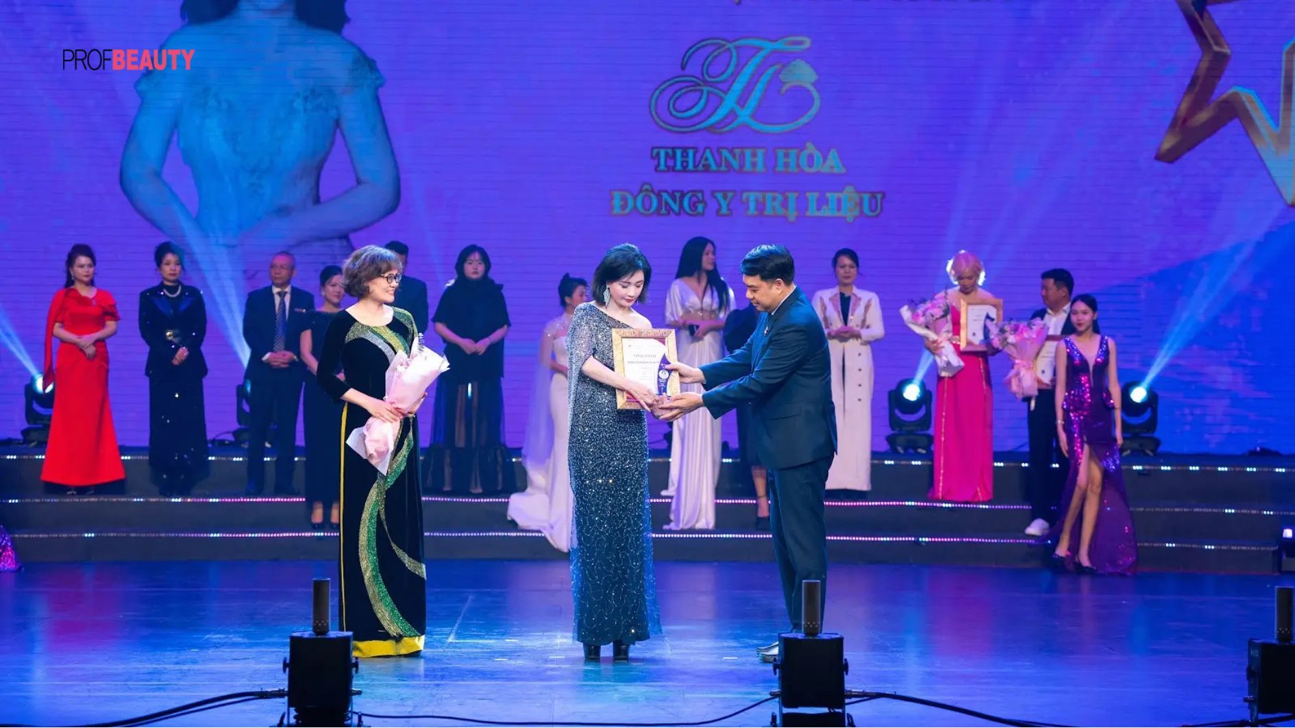 Thẩm mỹ Thanh Hoà – Nét son tô điểm ngành làm đẹp Việt tại VNBA Beauty Awards 2025