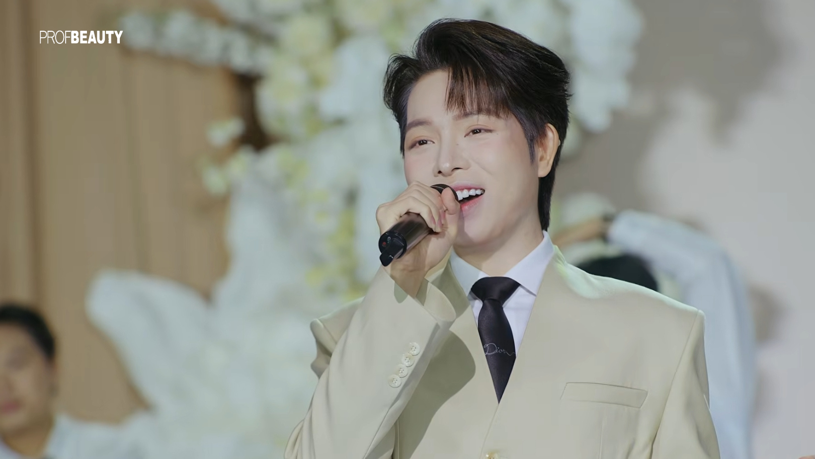 Đức Phúc trở lại với bản mashup ngọt ngào “Hơn cả hạnh phúc” dành cho mùa yêu 