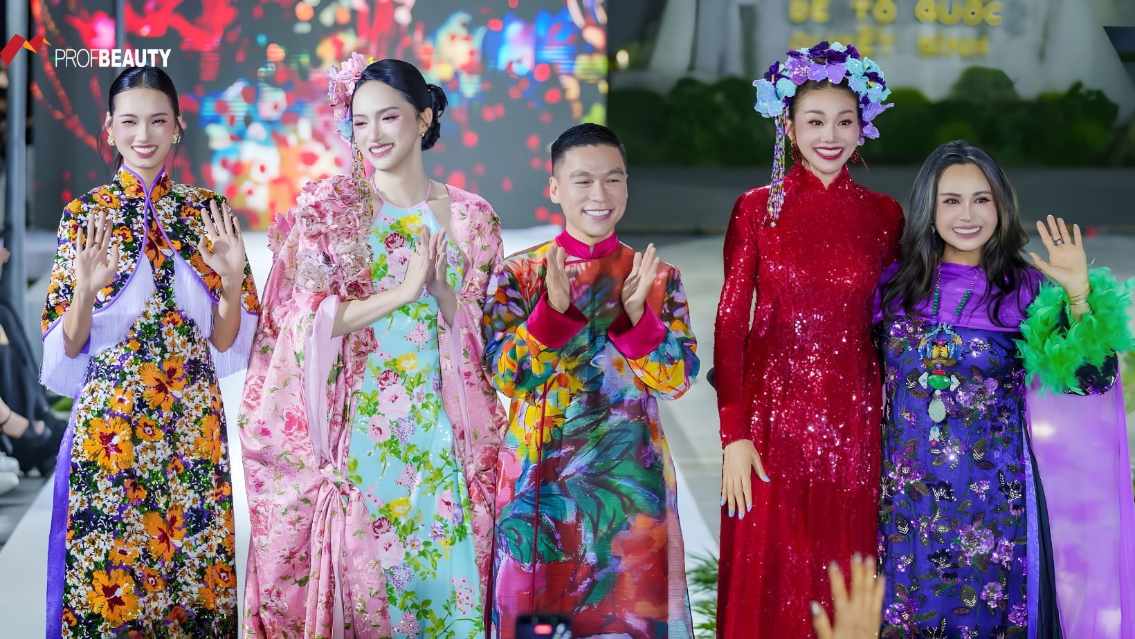 Adrian Anh Tuấn khép lại “Sắc màu Hà Nội” với BST “Hà Nội những mùa hoa”