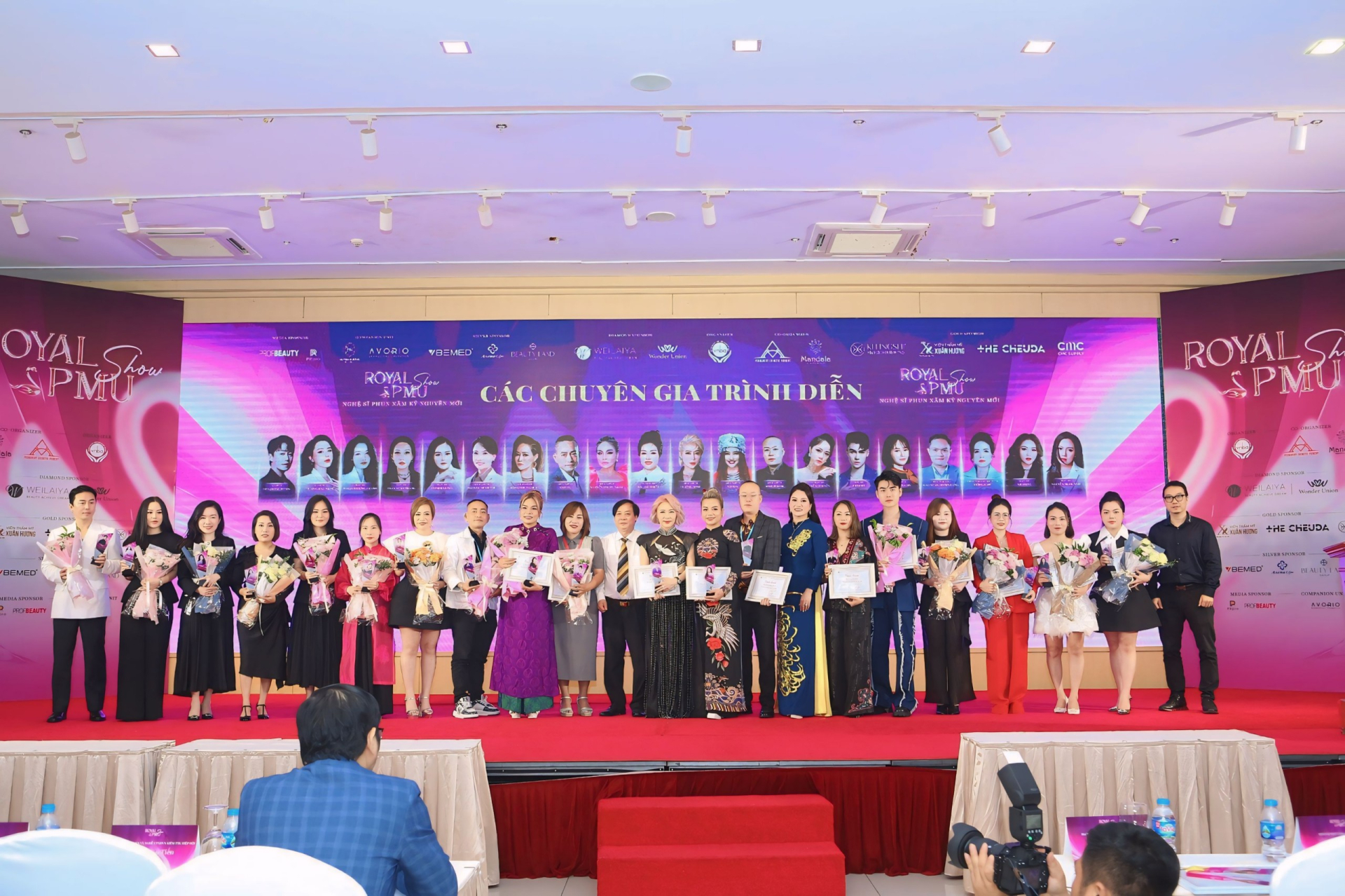 httpsprofbeauty.vntruong-ban-phun-theu-tham-my-hoi-vnba-grand-master-huong-aoki-dinh-hinh-tuong-lai-nganh-phun-xam-tham-my-viet-nam06