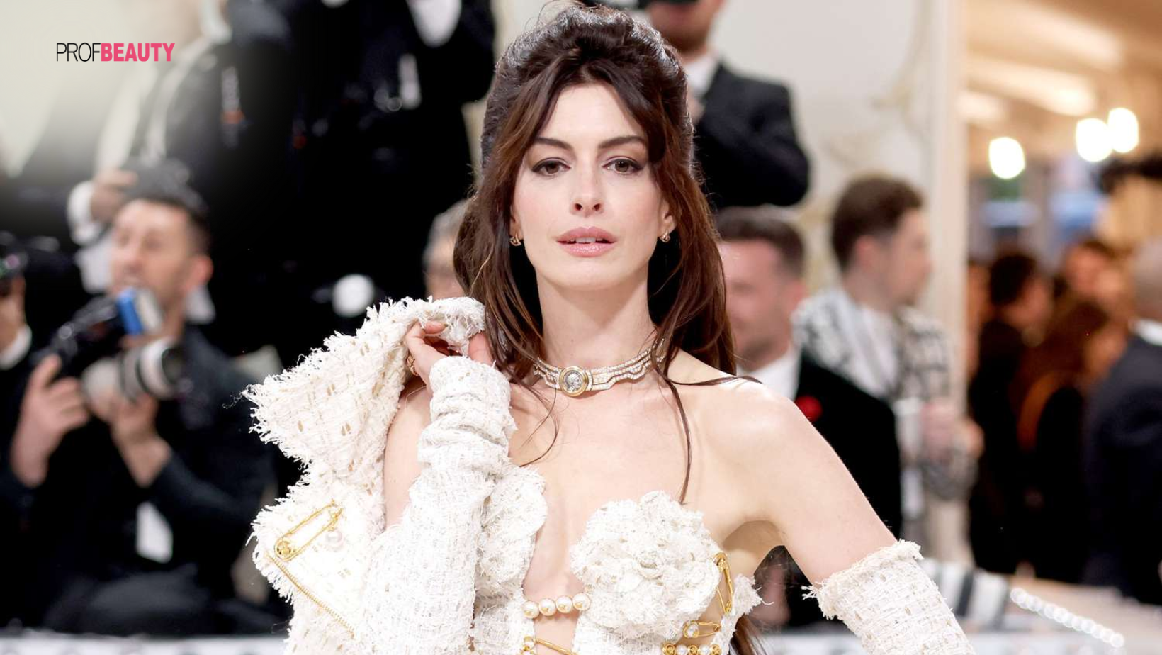 4 món đồ làm nên phong cách sang trọng của Anne Hathaway ở tuổi 42