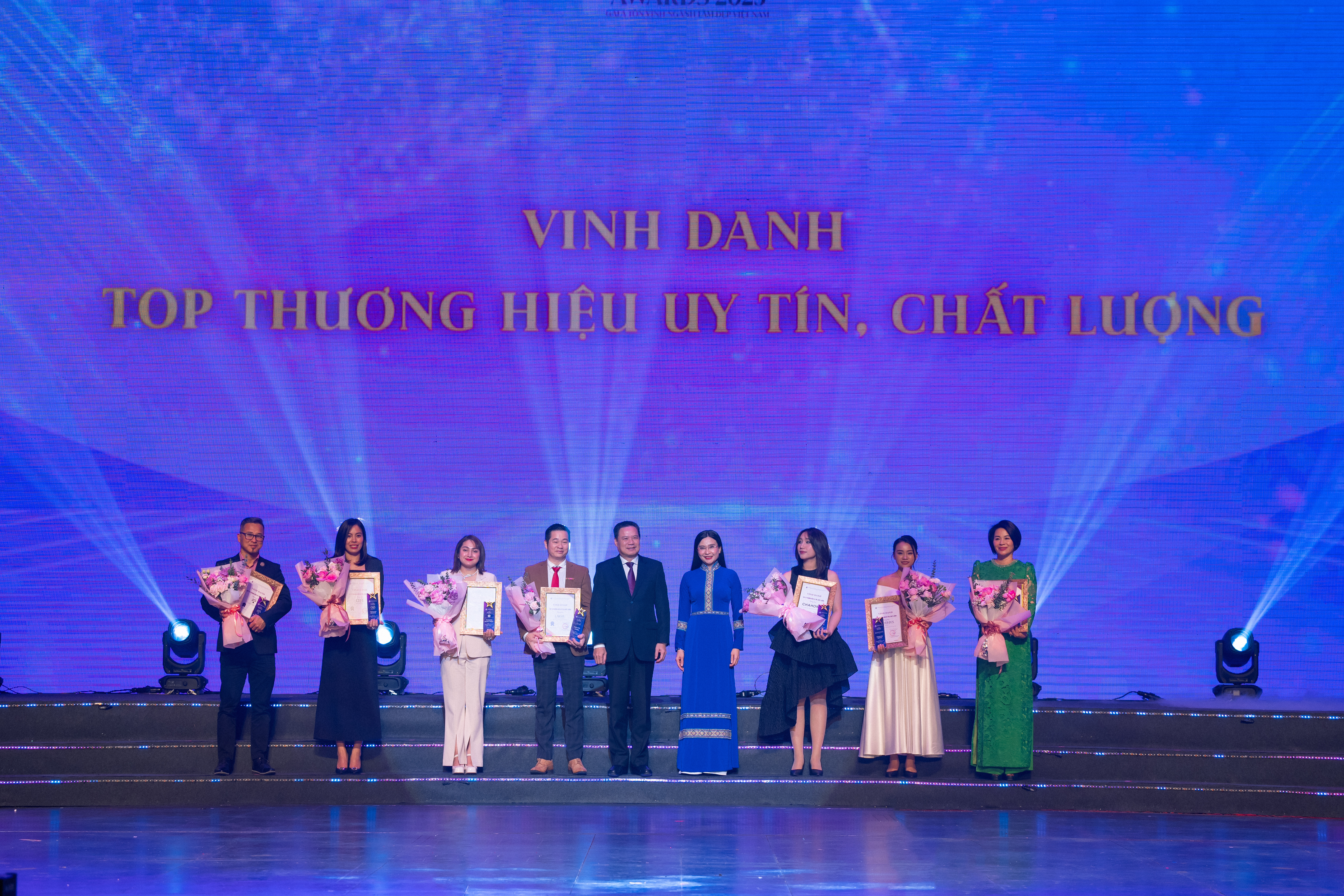 chahong-xuat-sac-nhan-khen-thuong-top-10-thuong-hieu-uy-tin-chat-luong-nam-2024-1