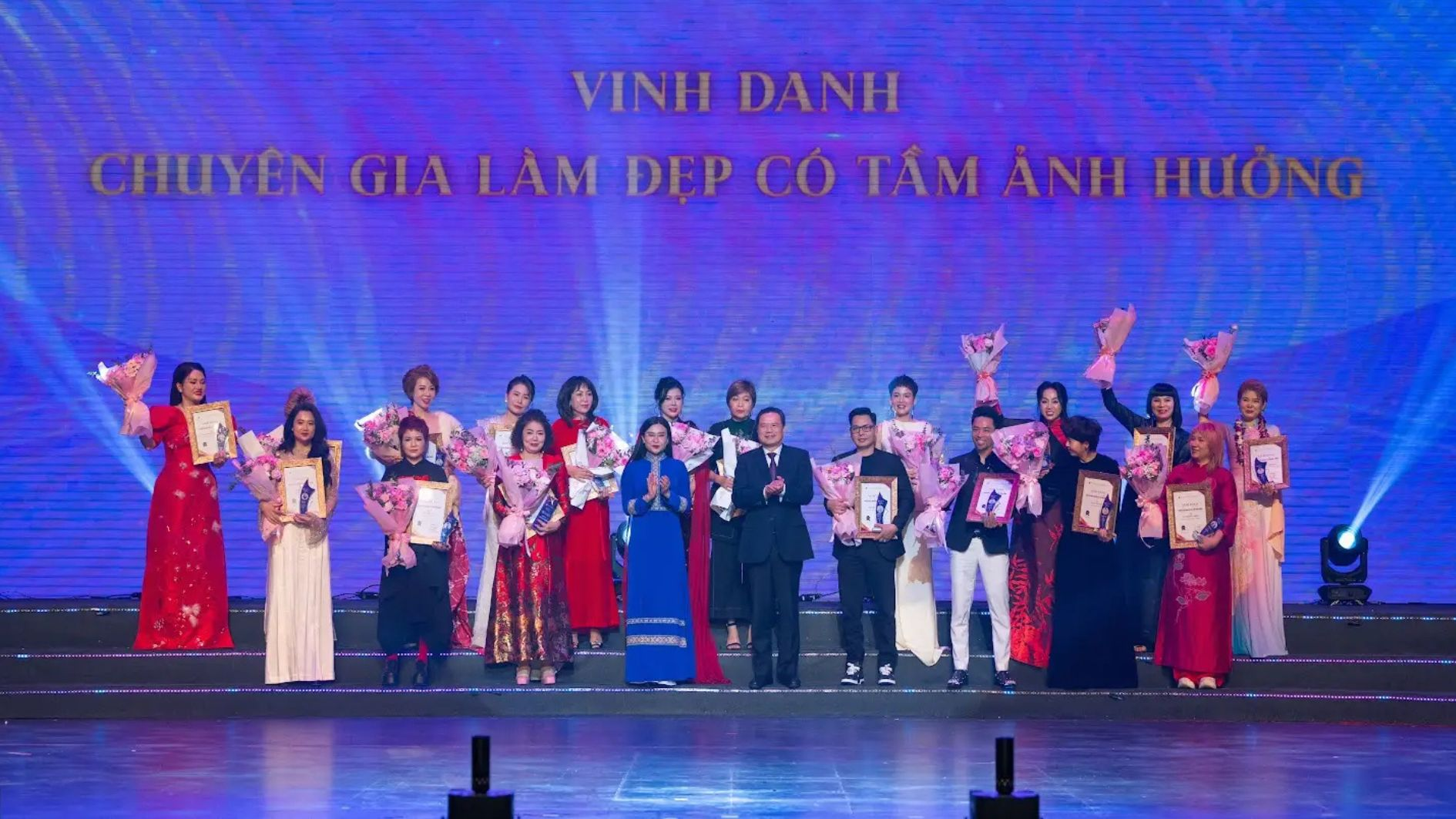 cot-moc-dang-tu-hao-cua-phong-kham-nha-khoa-wonder-smile-tai-gala-vnba-beauty-awards-2025-1