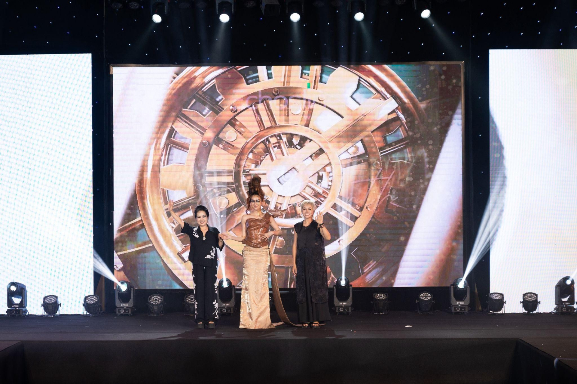 echosline-thap-sang-ban-giao-huong-cua-trai-dat-ky-niem-10-nam-tai-viet-nam-10