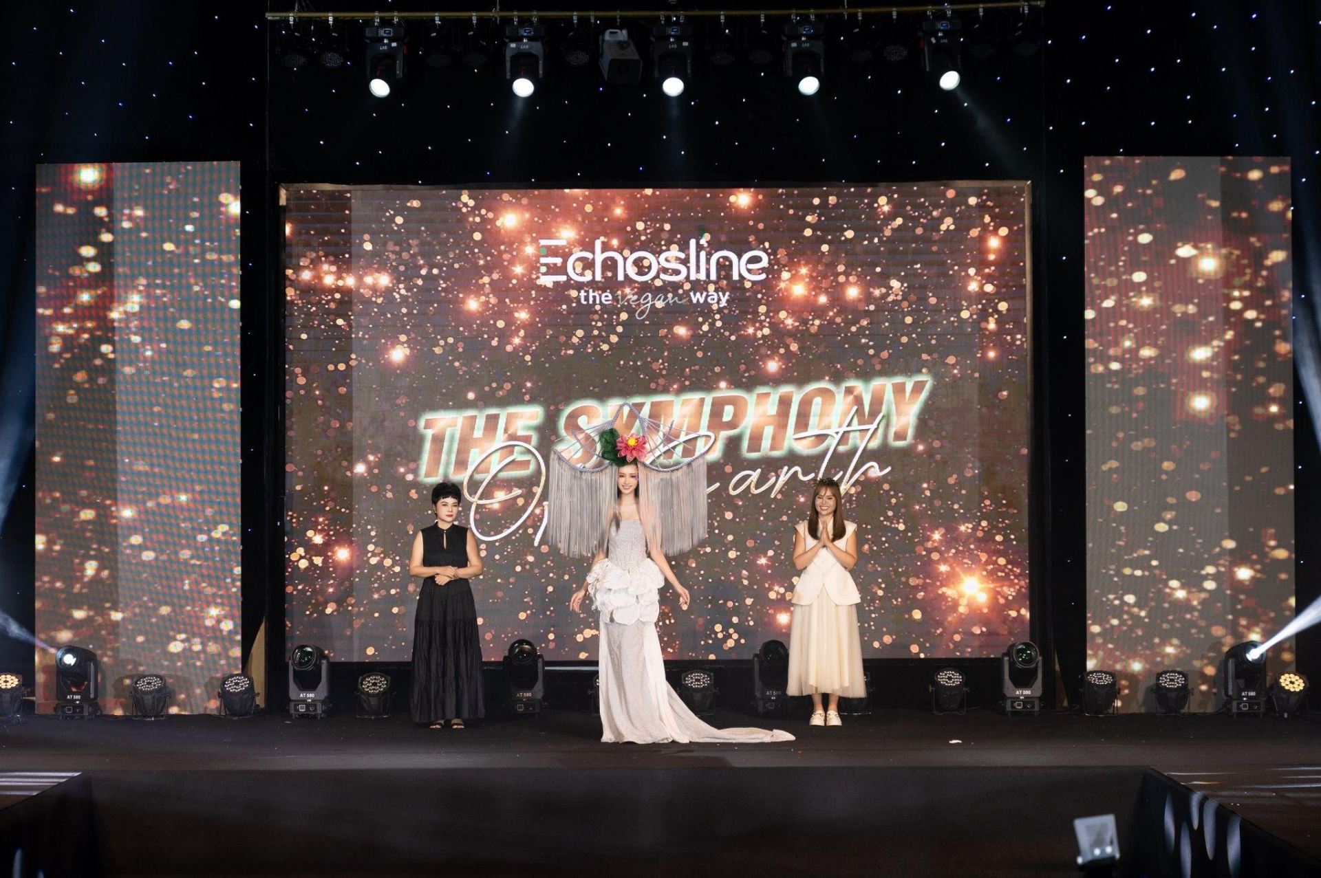 echosline-thap-sang-ban-giao-huong-cua-trai-dat-ky-niem-10-nam-tai-viet-nam-12