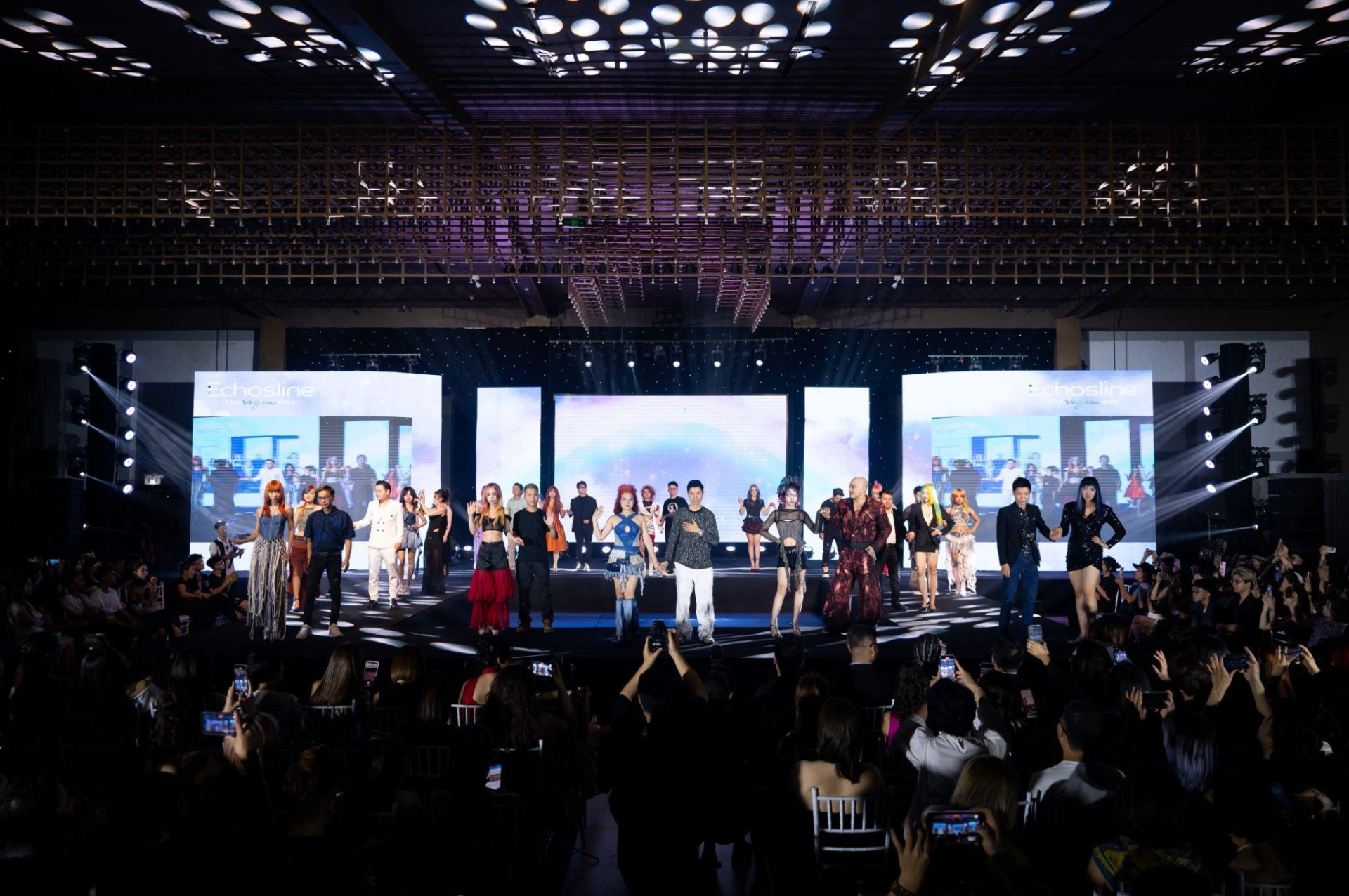 echosline-thap-sang-ban-giao-huong-cua-trai-dat-ky-niem-10-nam-tai-viet-nam-23