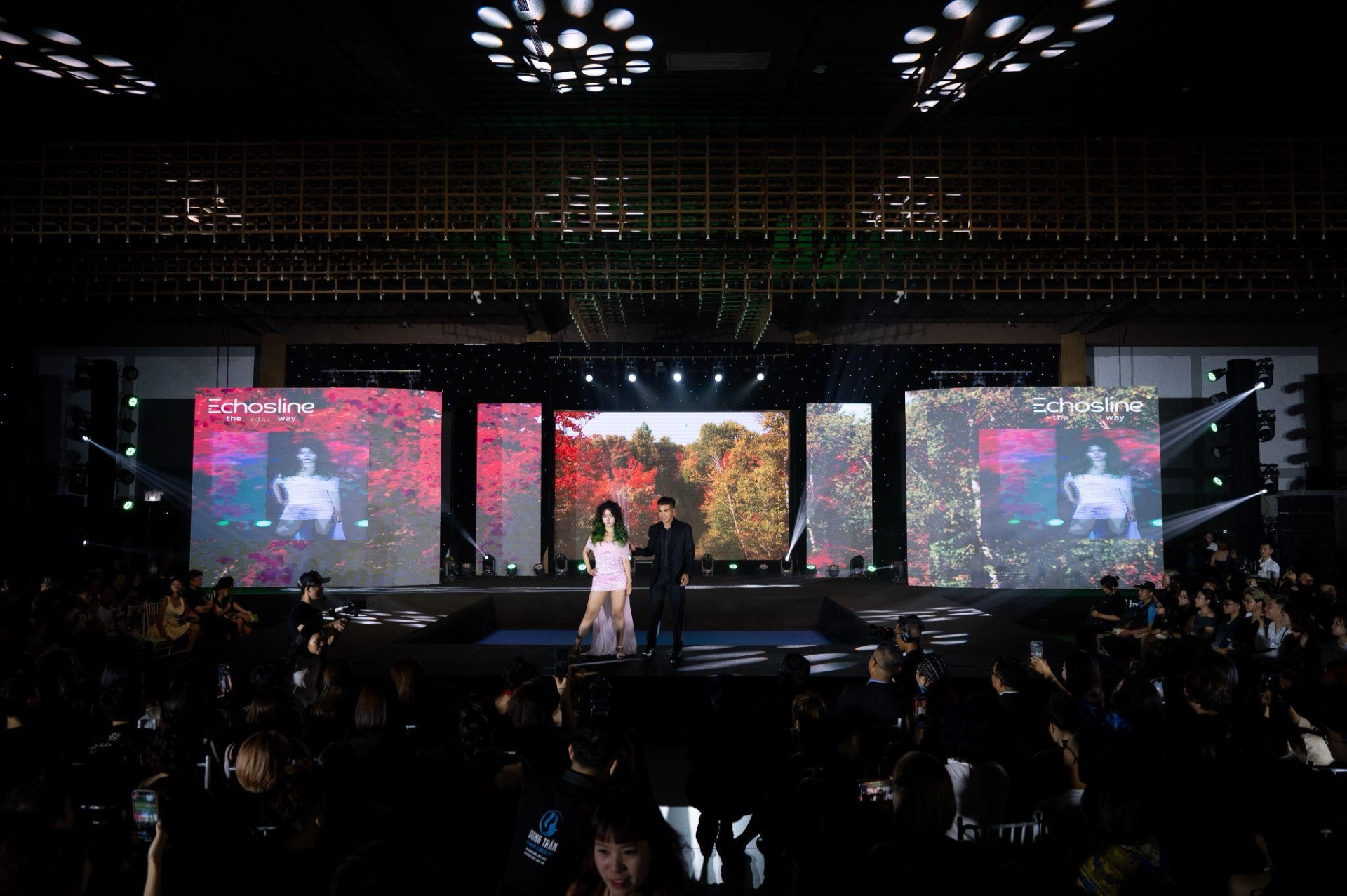 echosline-thap-sang-ban-giao-huong-cua-trai-dat-ky-niem-10-nam-tai-viet-nam-27