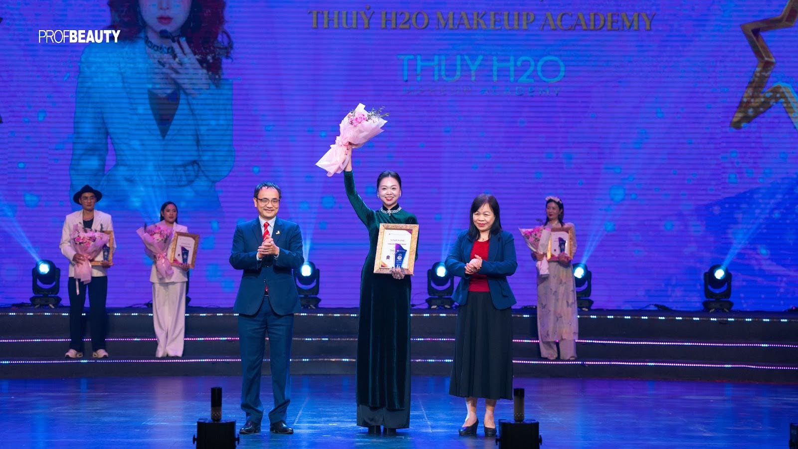 Thủy H2O Makeup Academy vinh dự nhận khen thưởng tại Gala VNBA Beauty Awards 2025