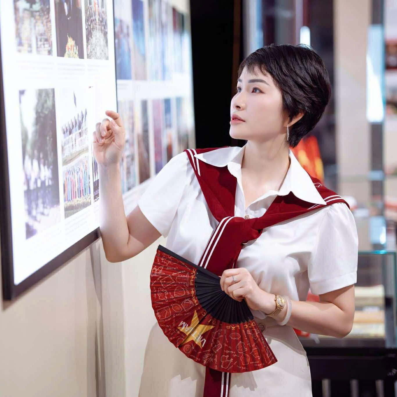 trang-phuc-phu-kien-yeu-nuoc-khuay-dao-thi-truong-truoc-them-quoc-khanh-2-9-13