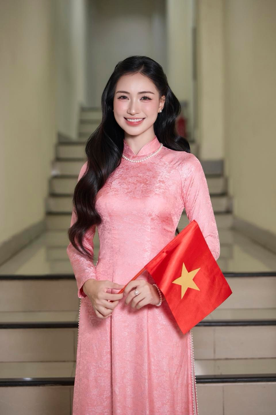 trang-phuc-phu-kien-yeu-nuoc-khuay-dao-thi-truong-truoc-them-quoc-khanh-2-9-2