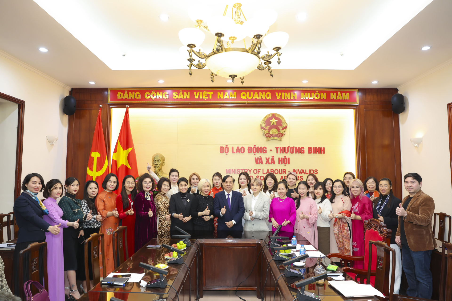 hop-khai-xuan-2025-hoi-dao-tao-phat-trien-nghe-lam-dep-viet-nam-san-sang-but-pha-7