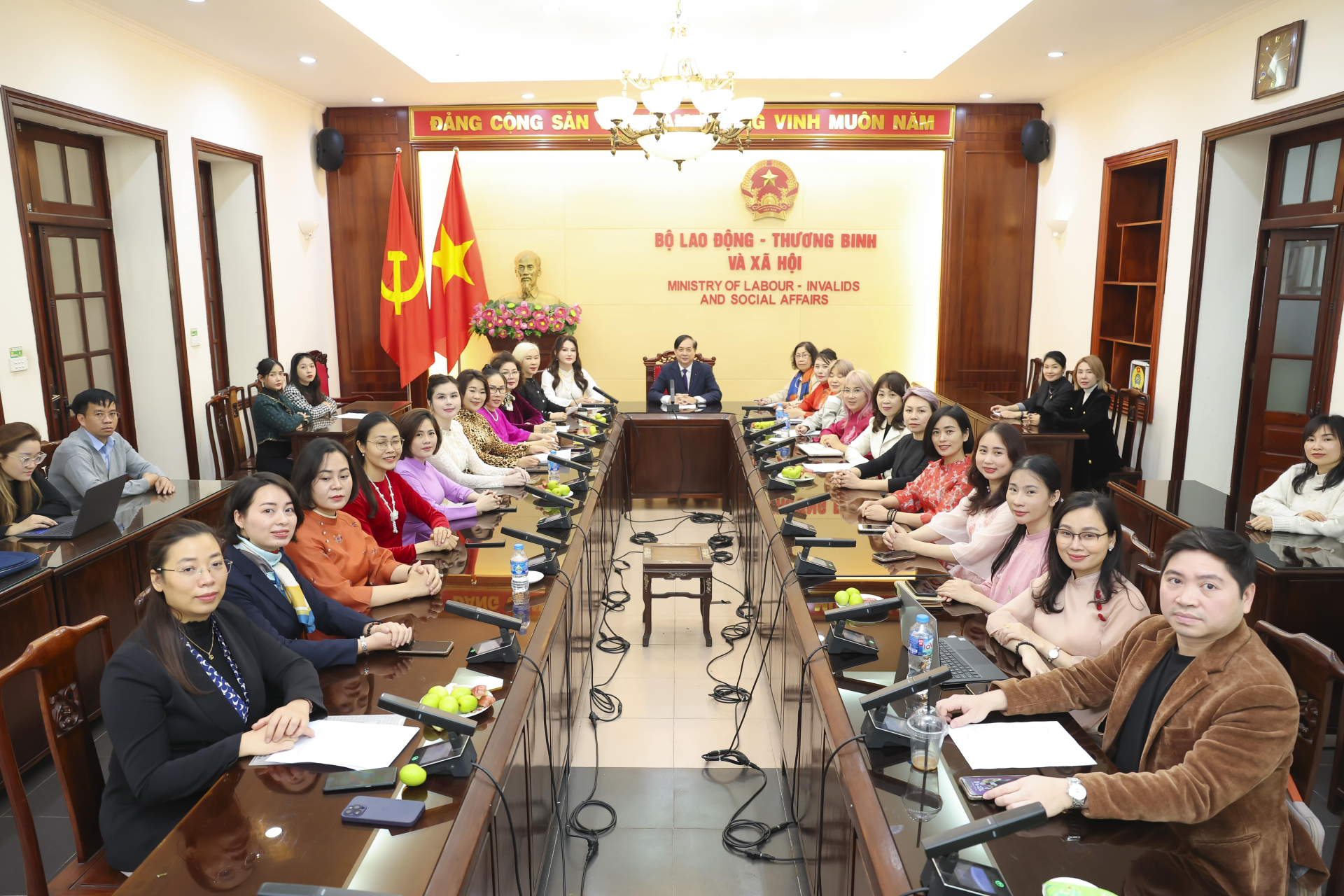 hop-khai-xuan-2025-hoi-dao-tao-phat-trien-nghe-lam-dep-viet-nam-san-sang-but-pha-9