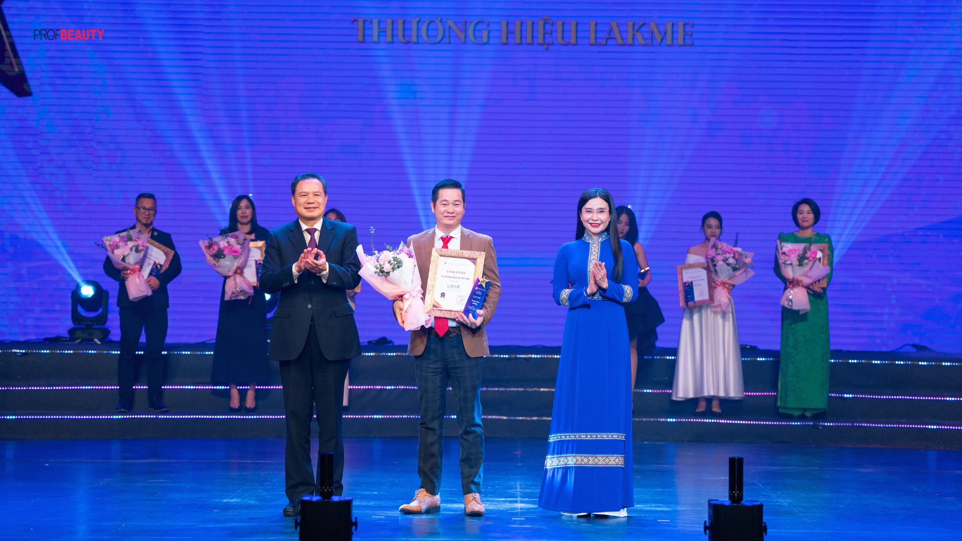 Lakme tỏa sáng tại VNBA Beauty Awards 2025: Khẳng định vị thế “Top thương hiệu uy tín, chất lượng”