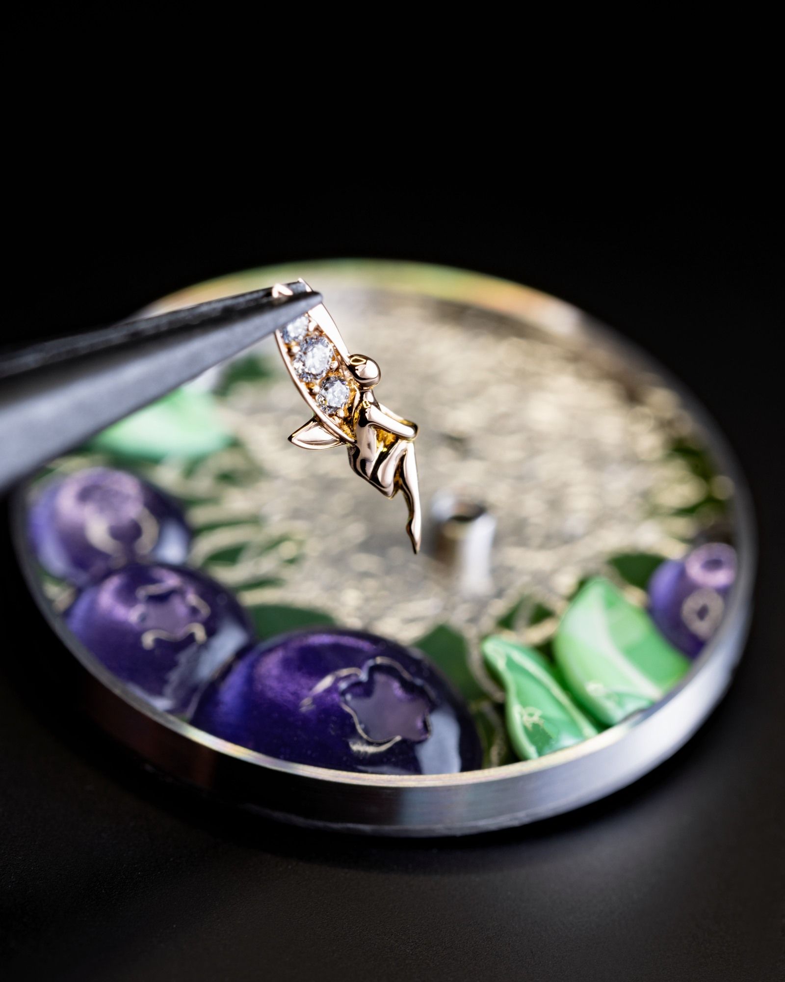 dong-ho-perlee-fruits-enchantes-van-cleef-arpels-lay-cam-hung-tu-qua-mong-5