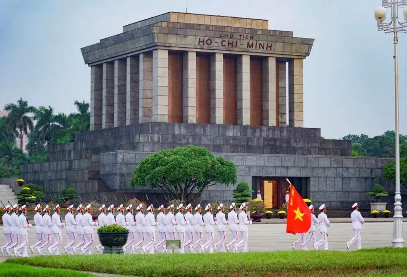 mua-thu-ha-noi-ve-dep-lang-tham-cua-pho-phuong-qua-gio-heo-may-va-la-vang-18
