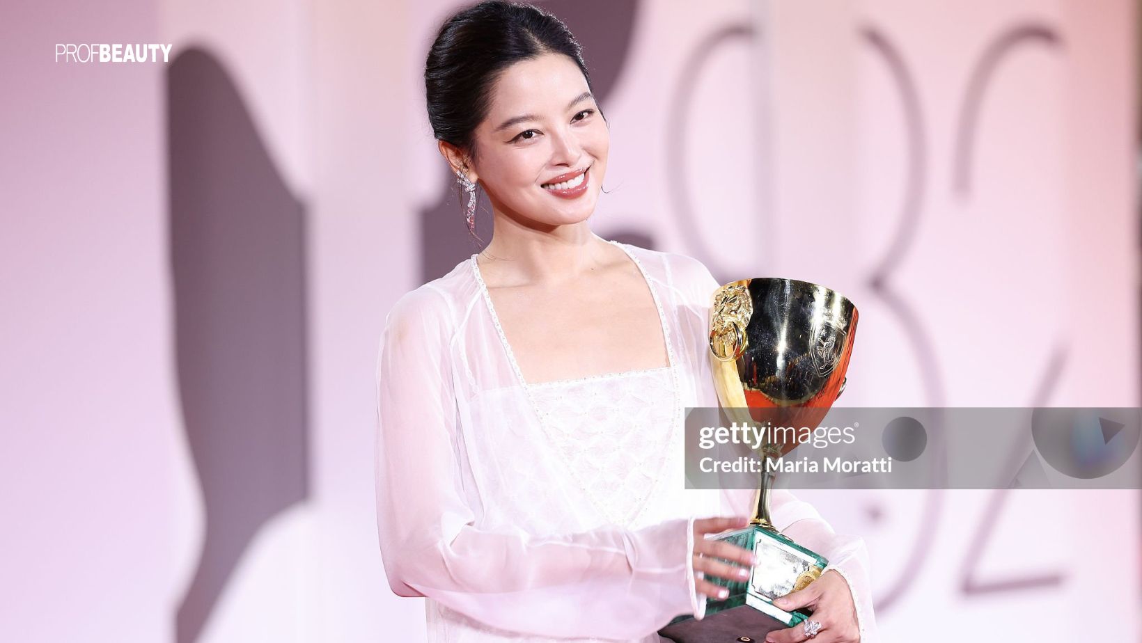 Tân Chỉ Lôi và chiếc cúp Venice lịch sử: Vinh quang cho 14 năm bền bỉ