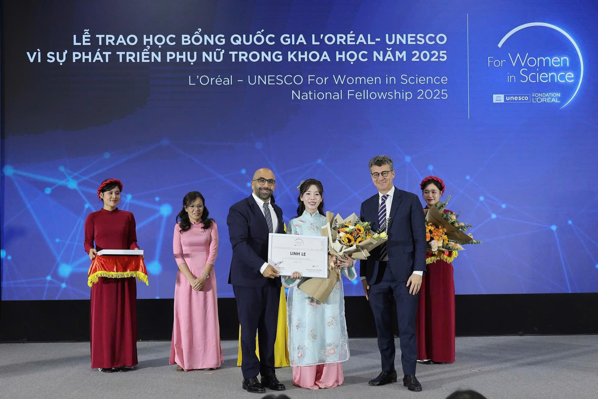 4-LOreal-UNESCO-vi-su-phat-trien-phu-nu-trong-khoa-hoc-16-nam-kien-tao-be-phong-toan-cau-cho-tri-tue-viet