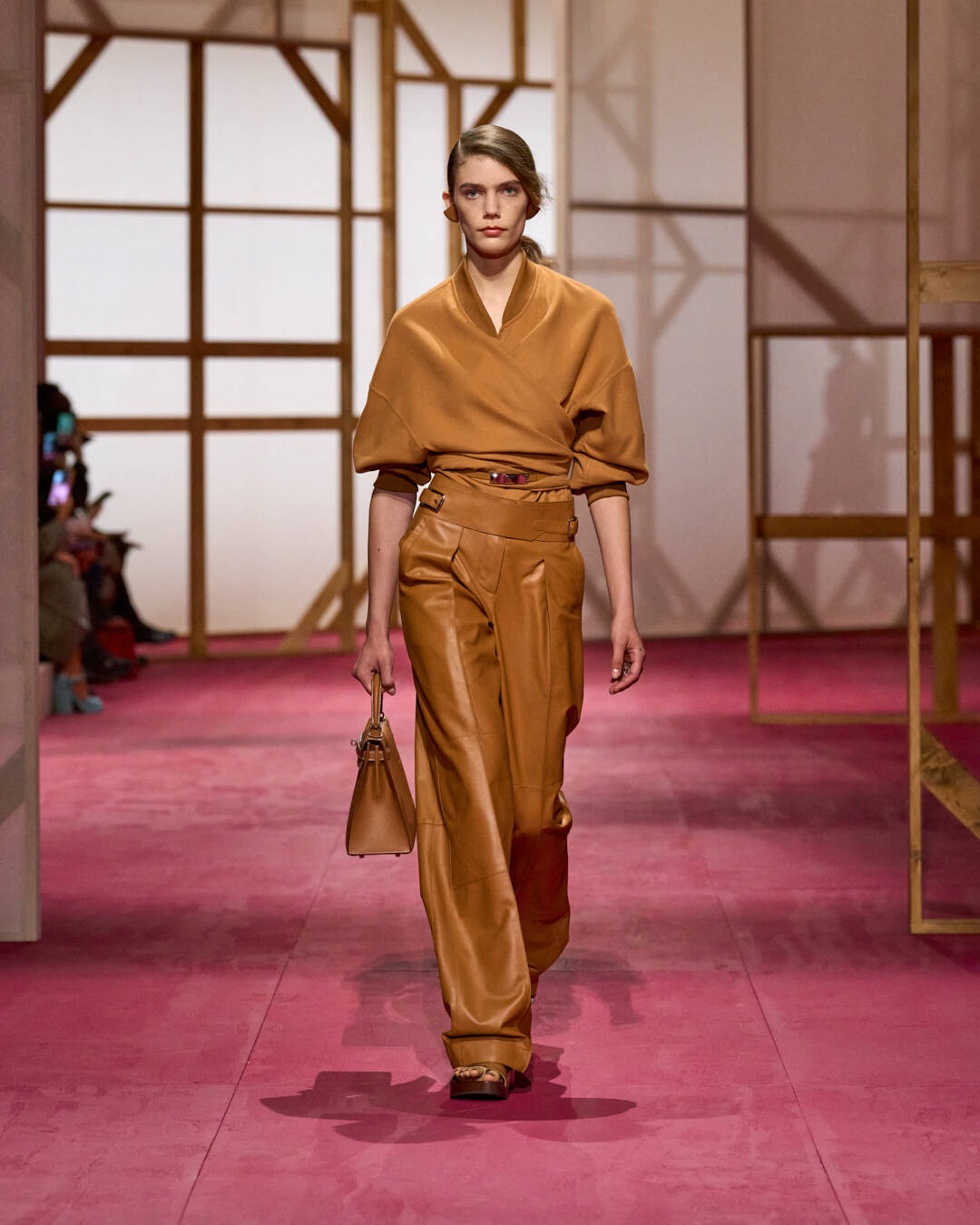 Hermes-ss26-ngon-ngu-cua-su-sang-trong-tinh-lang-9
