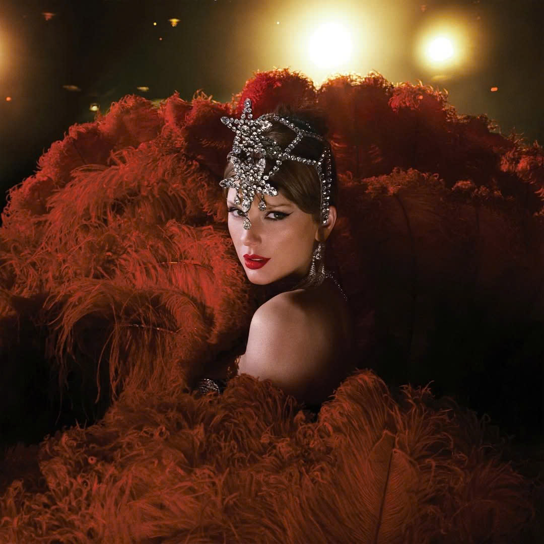 Showgirl-Taylor-Swift-va-oufit-trong-mv-The-Fate-of-Ophelia-6