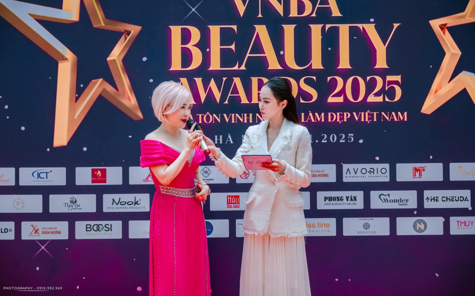 am-pigment-khat-vong-vuon-toi-ve-dep-hoan-hao-tai-vnba-beauty-awards-2025