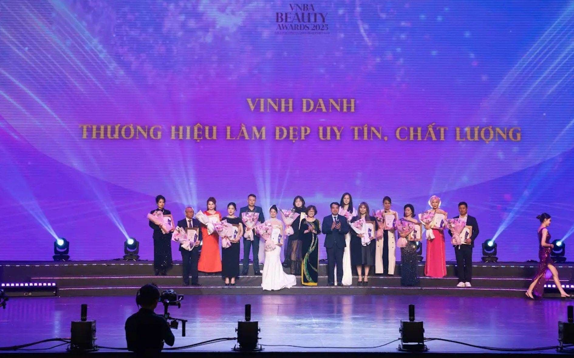 am-pigment-khat-vong-vuon-toi-ve-dep-hoan-hao-tai-vnba-beauty-awards-2025-2