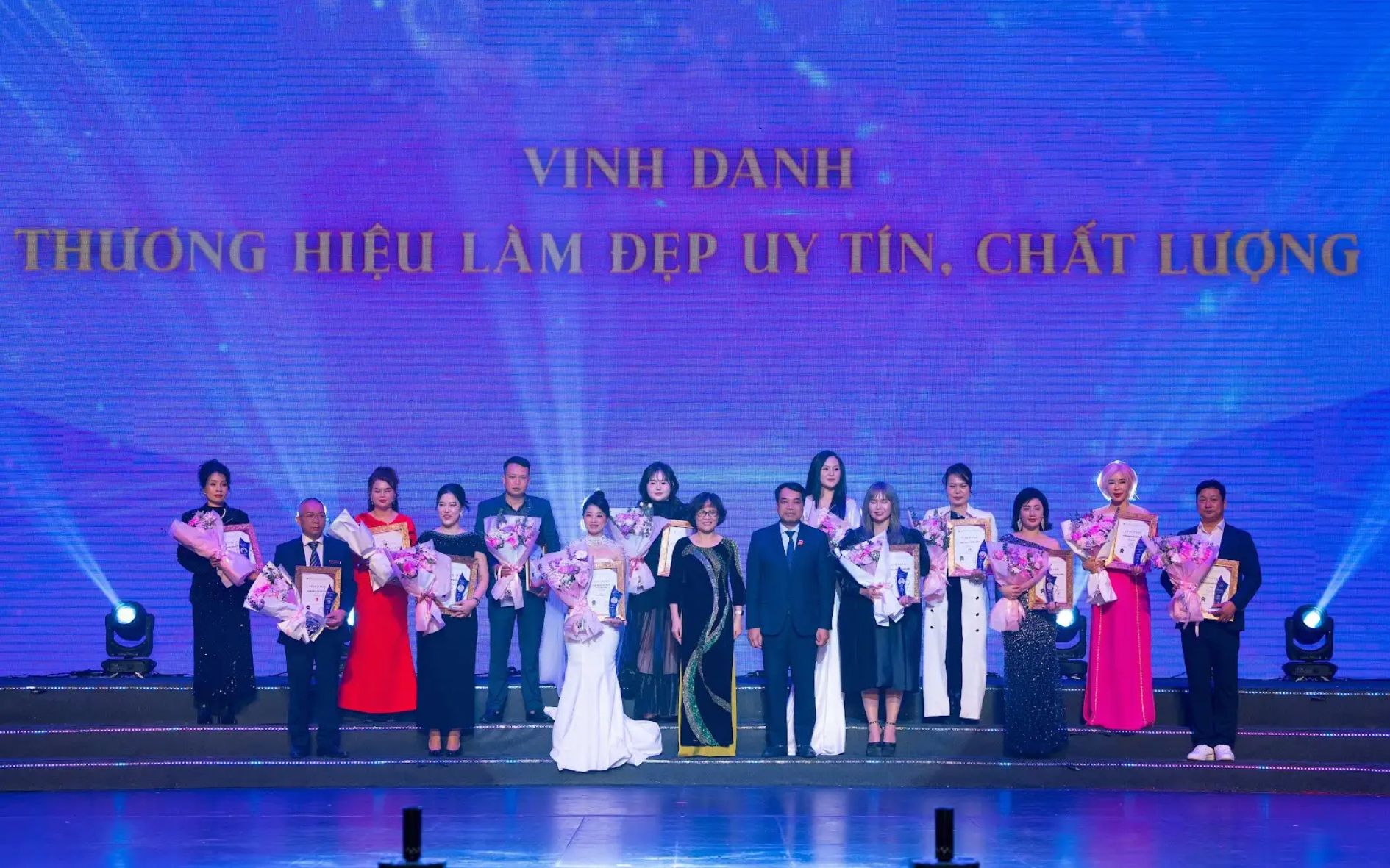 avorio-buoc-chuyen-minh-manh-me-tai-vnba-beauty-awards-2025-2