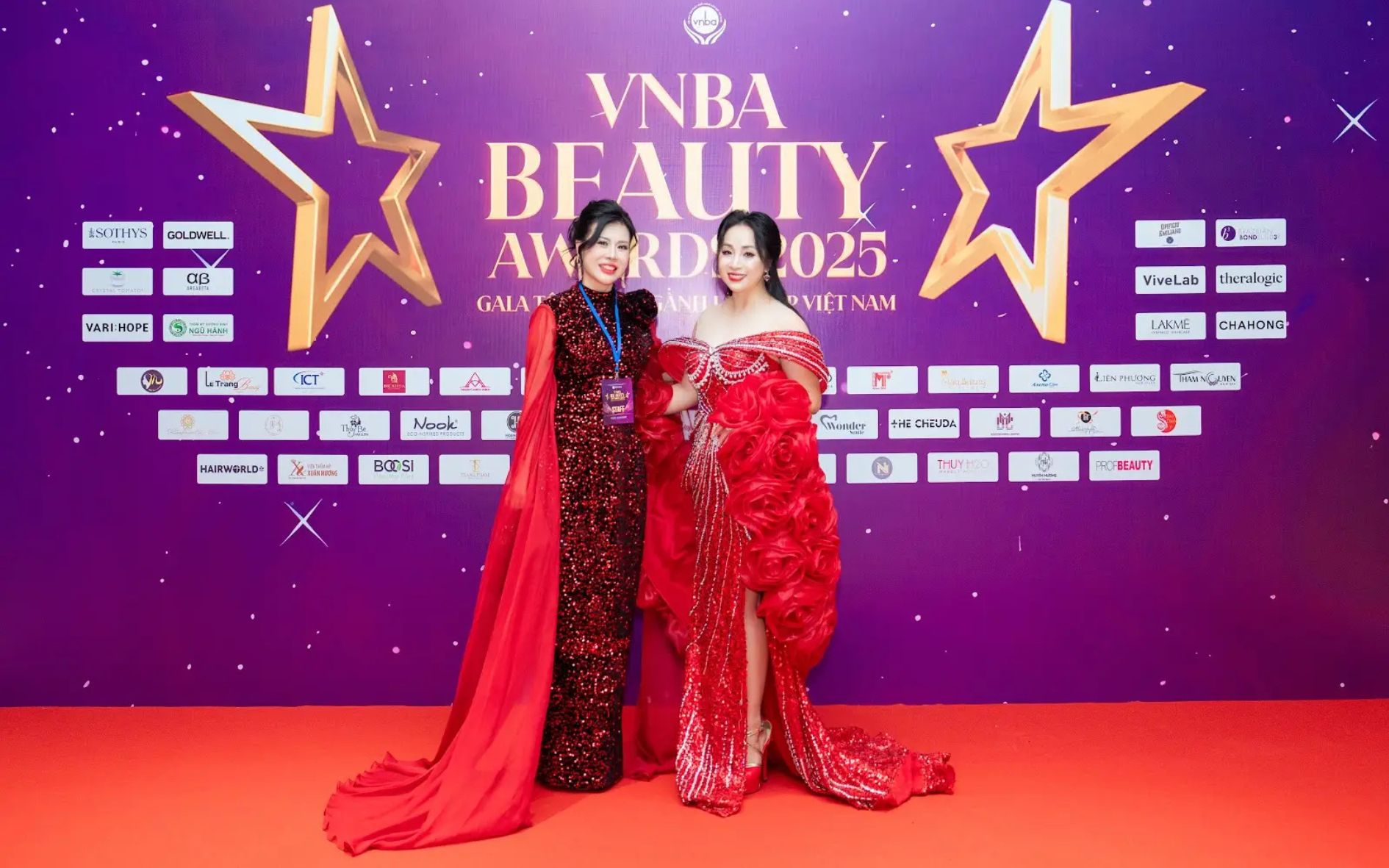 chuyen-gia-hoang-thi-hong-duoc-vinh-danh-tai-vnba-beauty-awards-2025-3