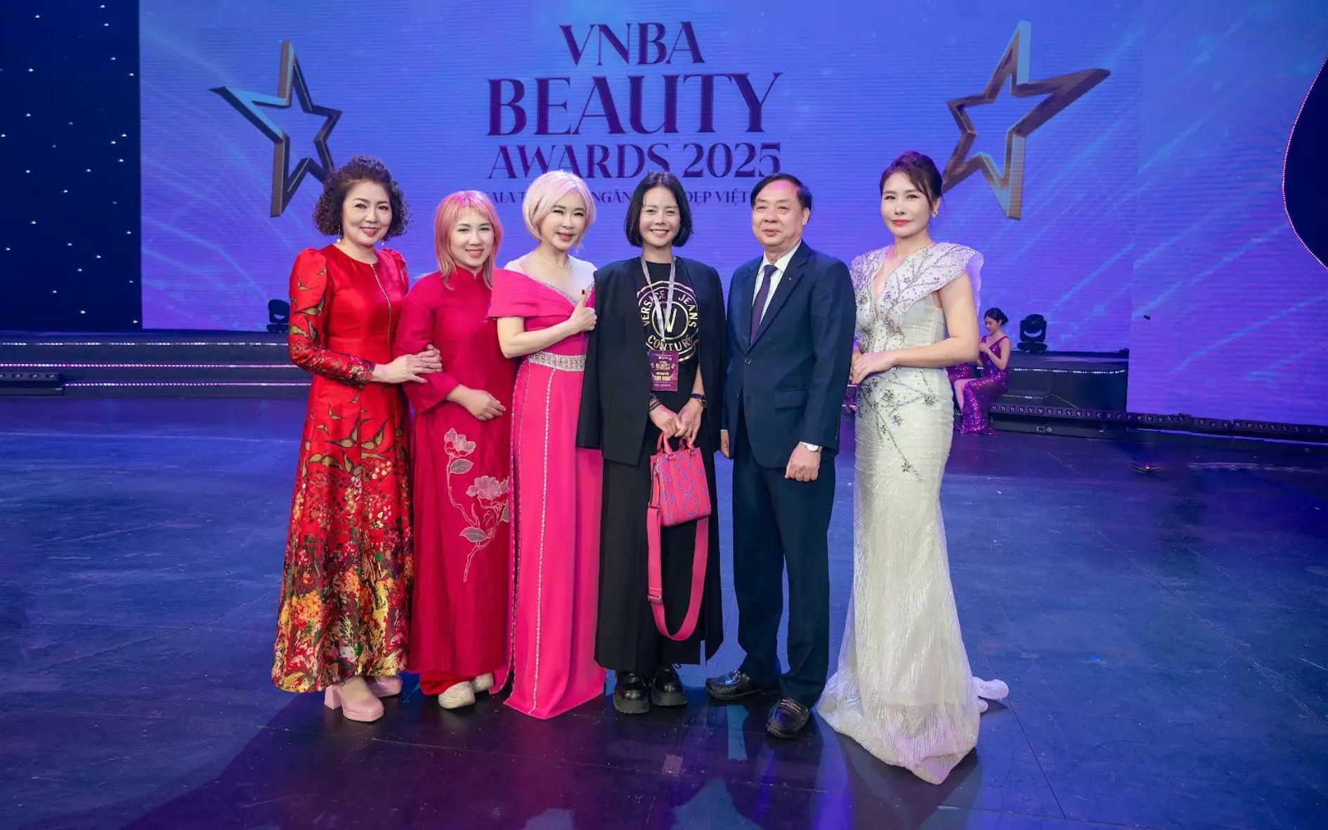 chuyen-gia-le-kieu-duyen-duoc-vinh-danh-tai-vnba-beauty-awards-2025-2