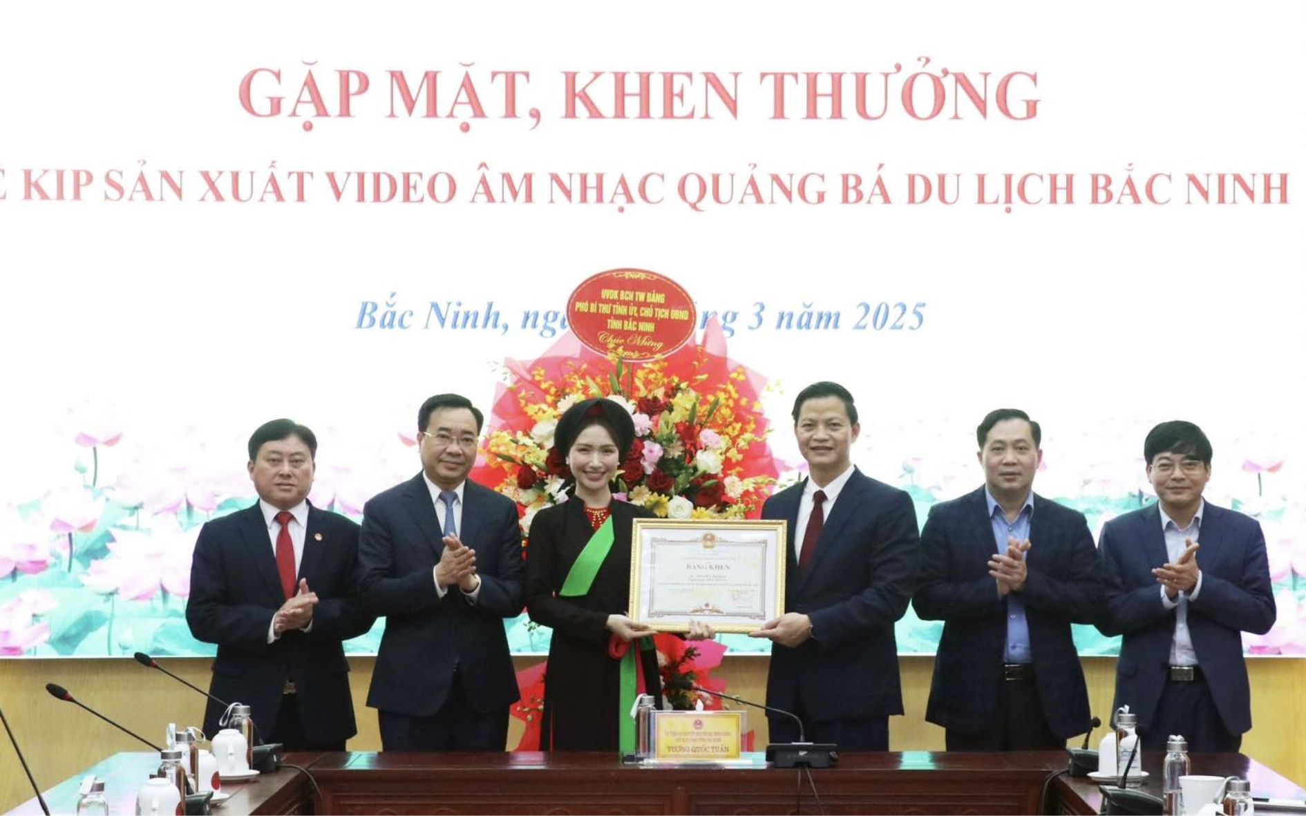 hoa-minzy-ton-vinh-van-hoa-bac-ninh-qua-mv-bac-bling-1