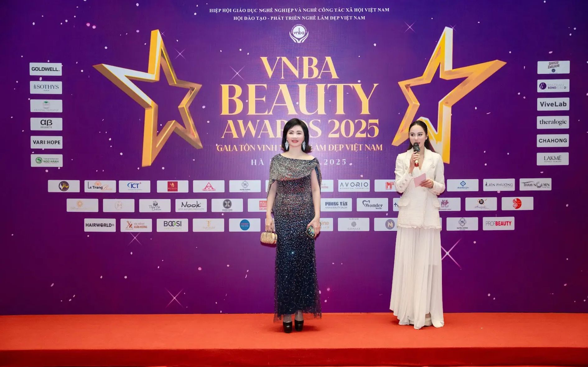 am-pigment-khat-vong-vuon-toi-ve-dep-hoan-hao-tai-vnba-beauty-awards-2025