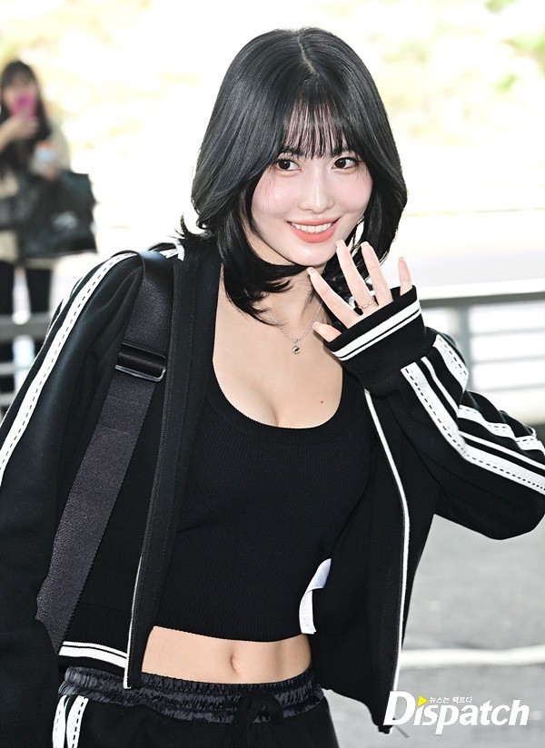 Momo (TWICE) nổi tiếng với thời trang sân bay trẻ trung, năng động 